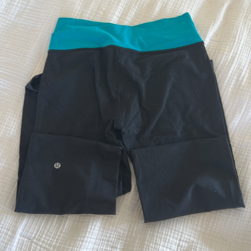 Lululemon Black Flare Boot Cut Leggings, Size 6 - Picture 5 of 5